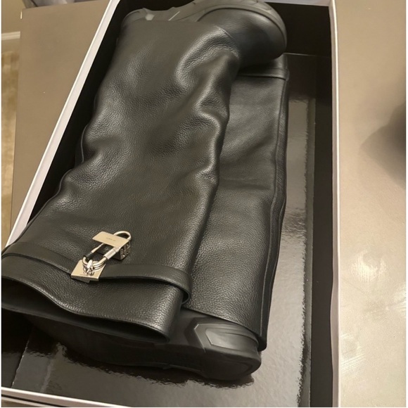 Ladies AUTHENTIC Givenchy Black Shark Lock Biker boots in grained leather - Picture 10 of 16